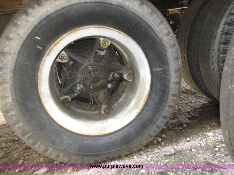 image for item H1246 1975 Fruehauf FB9-F2-45 dry van trailer