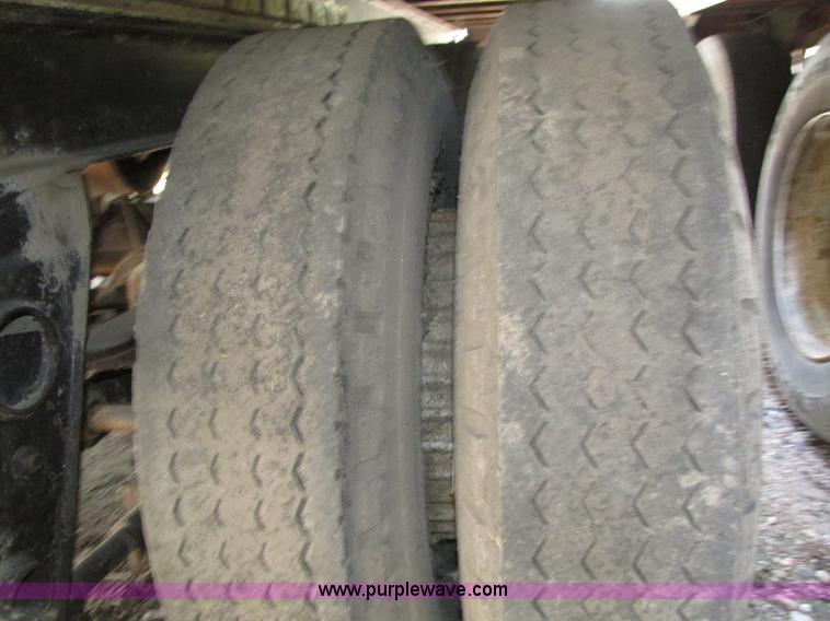 image for item H1246 1975 Fruehauf FB9-F2-45 dry van trailer