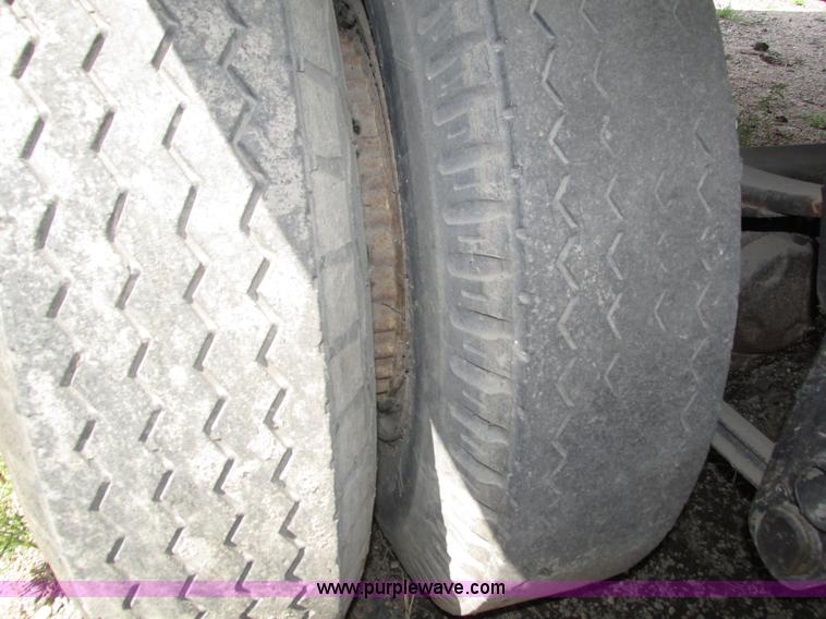 image for item H1246 1975 Fruehauf FB9-F2-45 dry van trailer