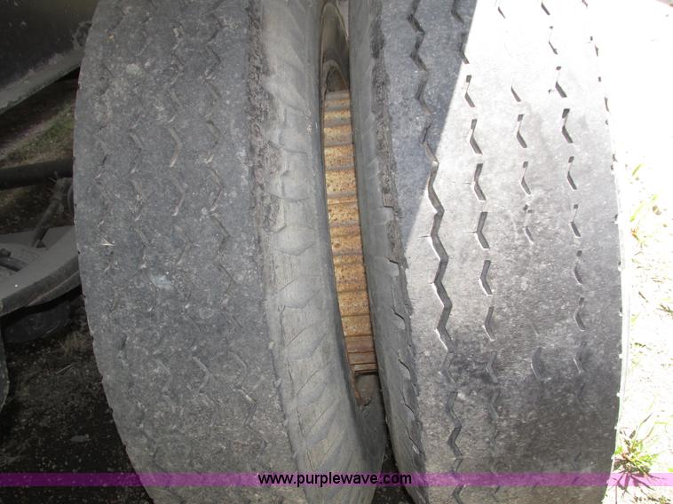 image for item H1246 1975 Fruehauf FB9-F2-45 dry van trailer