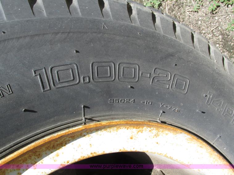 image for item H1246 1975 Fruehauf FB9-F2-45 dry van trailer