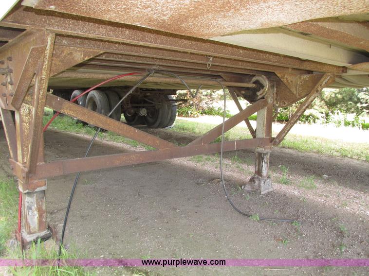 image for item H1250 1986 American A453W dry van trailer