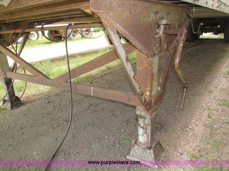 image for item H1250 1986 American A453W dry van trailer