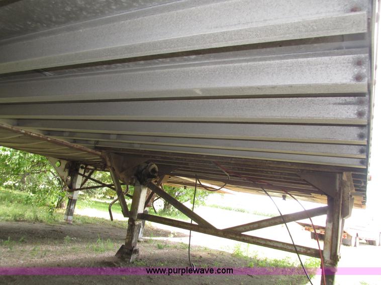 image for item H1250 1986 American A453W dry van trailer