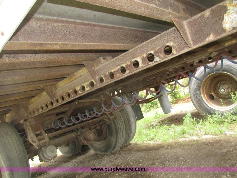 image for item H1250 1986 American A453W dry van trailer