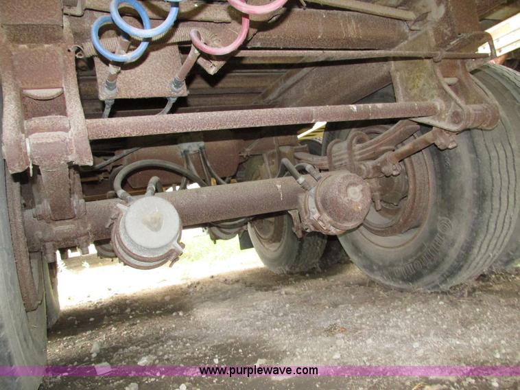 image for item H1250 1986 American A453W dry van trailer