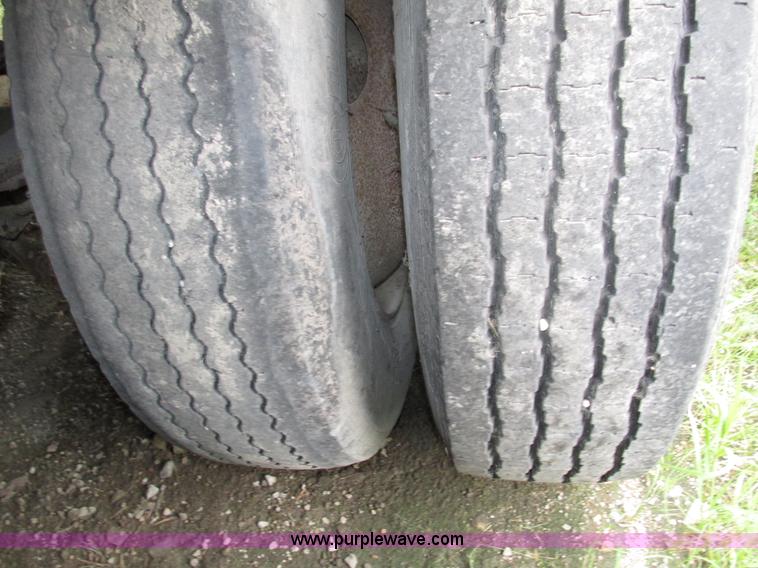 image for item H1250 1986 American A453W dry van trailer