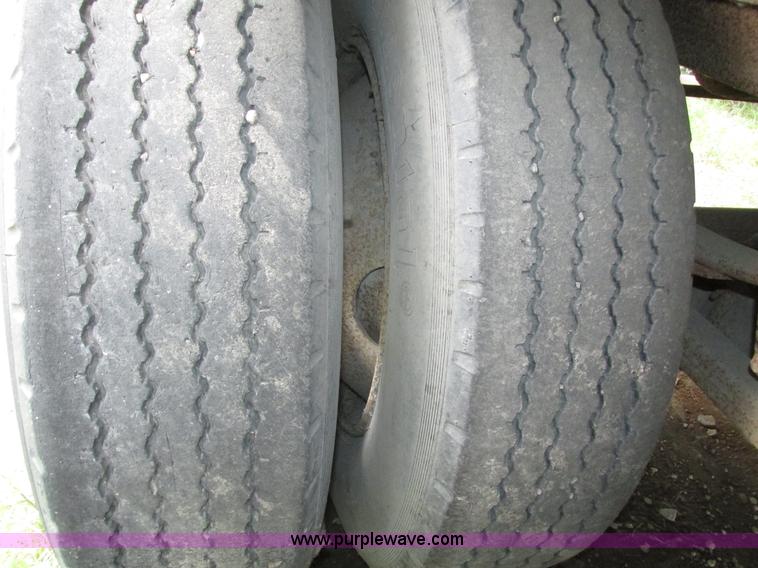 image for item H1250 1986 American A453W dry van trailer