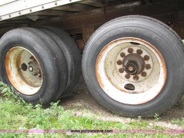 image for item H1250 1986 American A453W dry van trailer