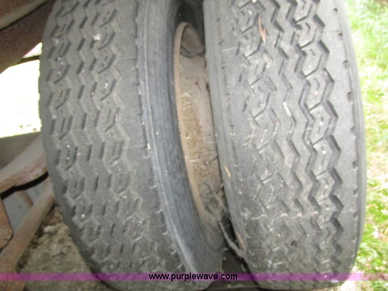 image for item H1250 1986 American A453W dry van trailer