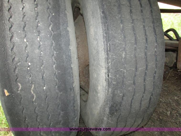 image for item H1250 1986 American A453W dry van trailer