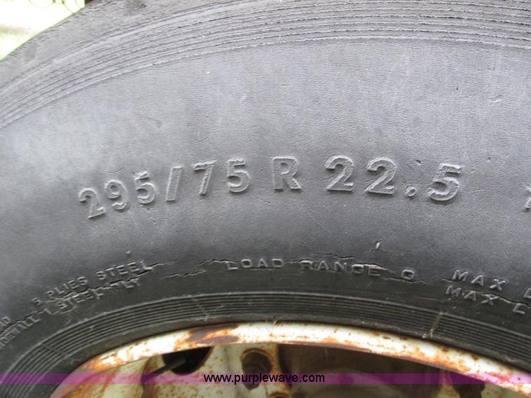 image for item H1250 1986 American A453W dry van trailer