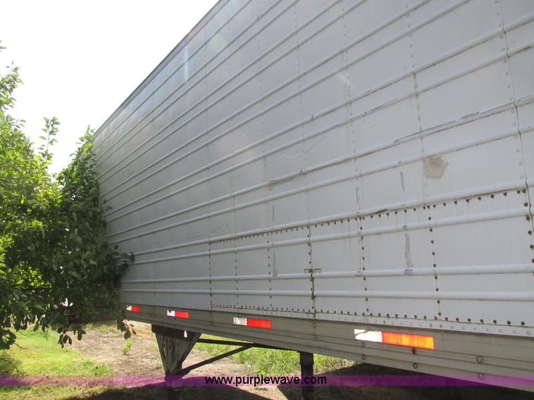 image for item H4501 1983 Utility VS2RS dry van trailer