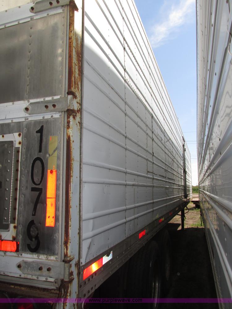 image for item H4501 1983 Utility VS2RS dry van trailer