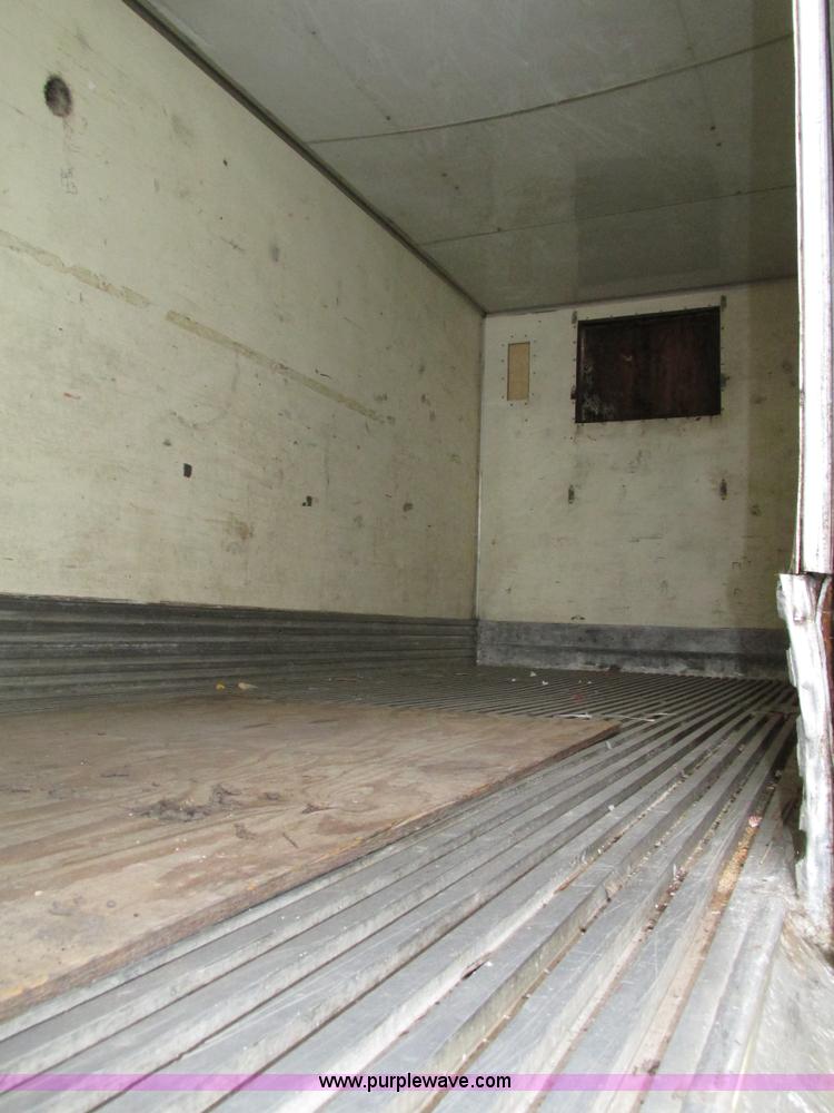 image for item H4501 1983 Utility VS2RS dry van trailer