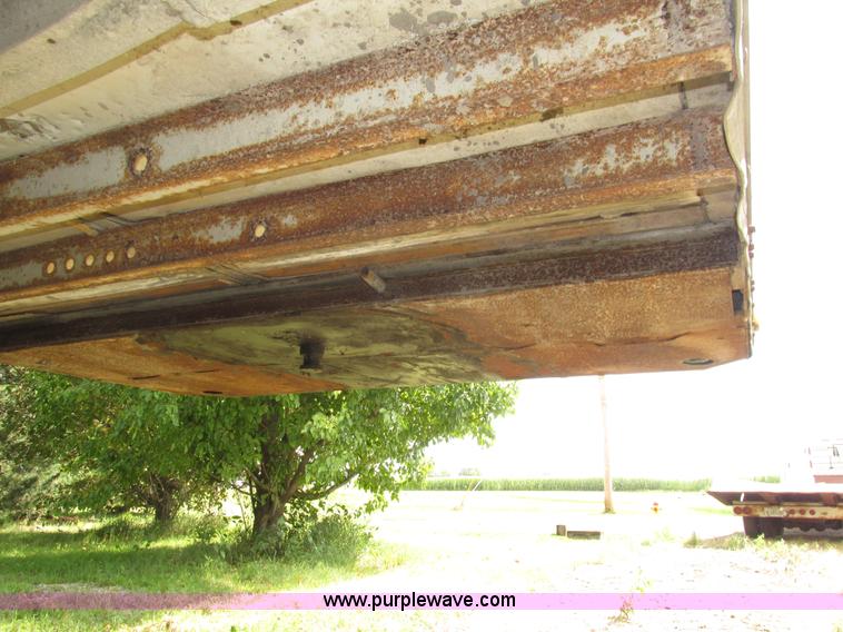 image for item H4501 1983 Utility VS2RS dry van trailer