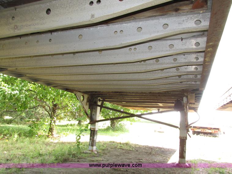 image for item H4501 1983 Utility VS2RS dry van trailer