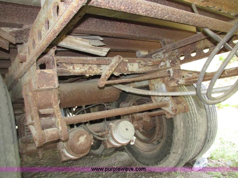 image for item H4501 1983 Utility VS2RS dry van trailer