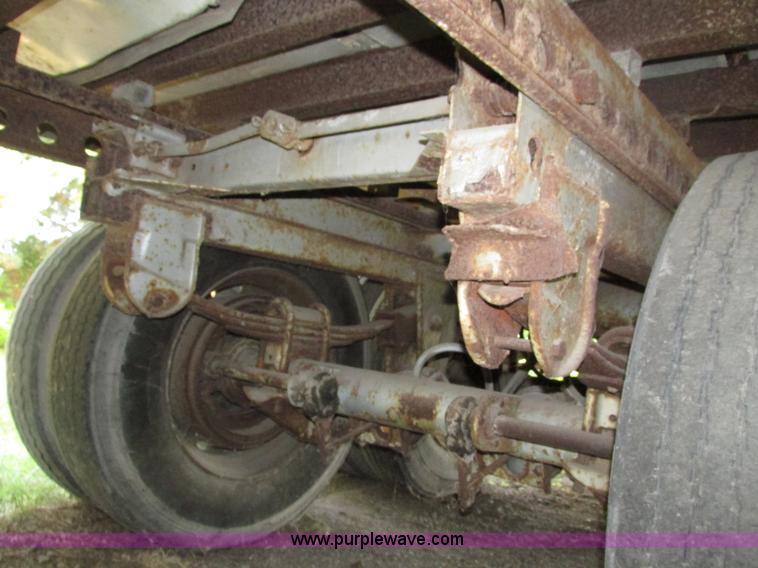 image for item H4501 1983 Utility VS2RS dry van trailer