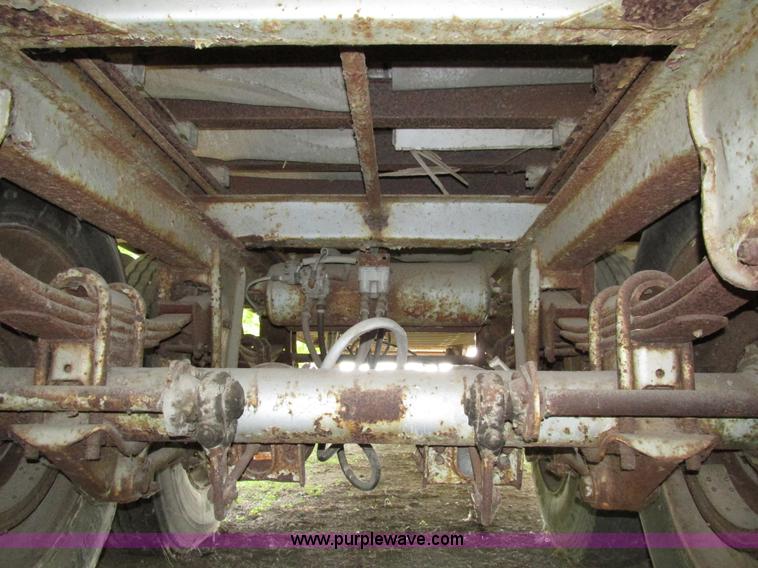 image for item H4501 1983 Utility VS2RS dry van trailer