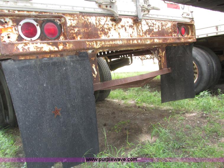 image for item H4501 1983 Utility VS2RS dry van trailer