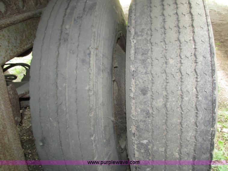 image for item H4501 1983 Utility VS2RS dry van trailer