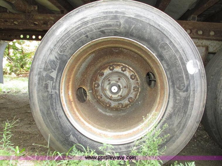 image for item H4501 1983 Utility VS2RS dry van trailer