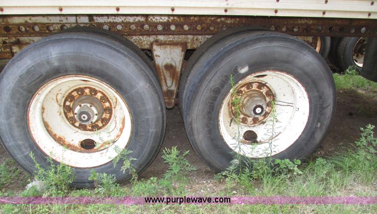 image for item H4501 1983 Utility VS2RS dry van trailer