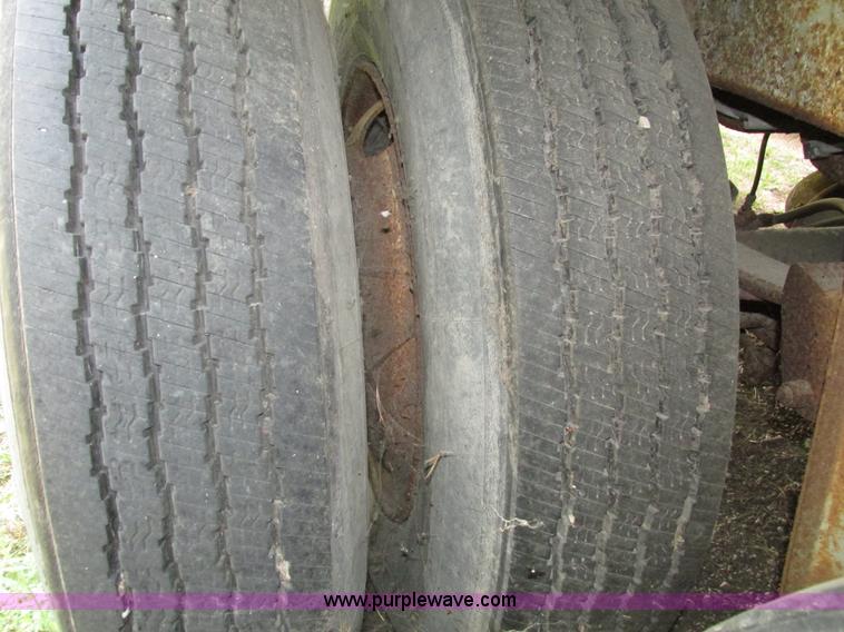 image for item H4501 1983 Utility VS2RS dry van trailer