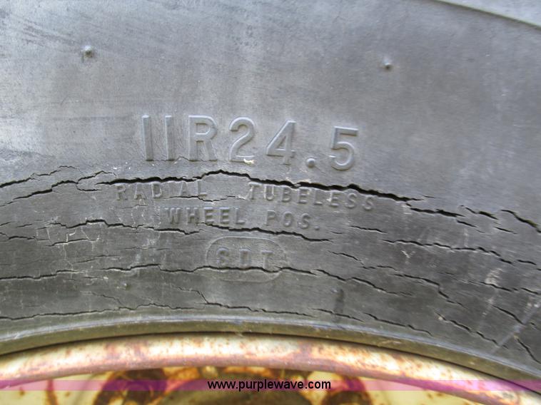 image for item H4501 1983 Utility VS2RS dry van trailer