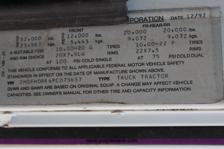 image for item I1531 1993 International 9400 semi truck