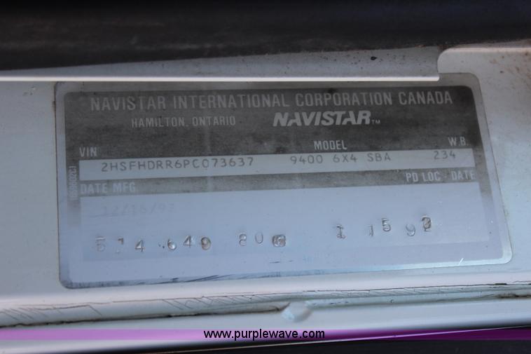 image for item I1531 1993 International 9400 semi truck