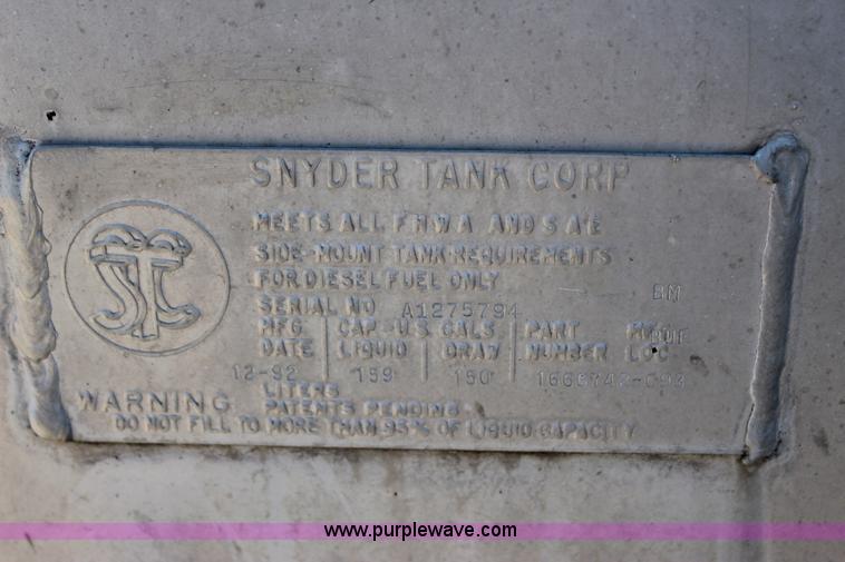 image for item I1531 1993 International 9400 semi truck