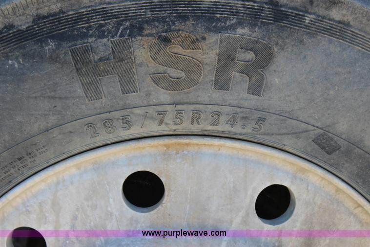 image for item I1531 1993 International 9400 semi truck