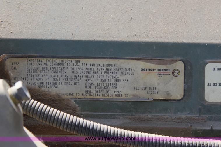 image for item I1531 1993 International 9400 semi truck