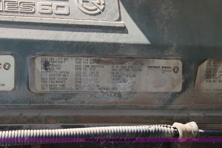 image for item I1531 1993 International 9400 semi truck