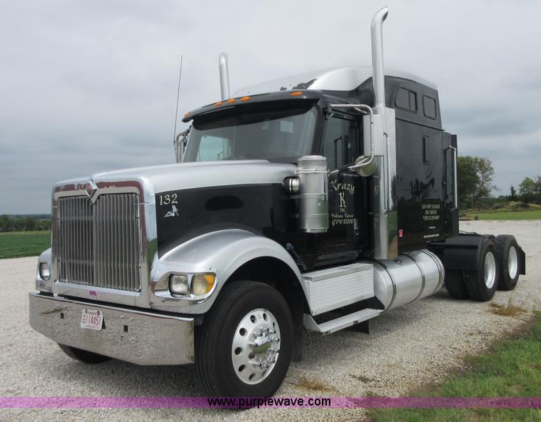 image for item I2005 2005 International 9900i semi truck