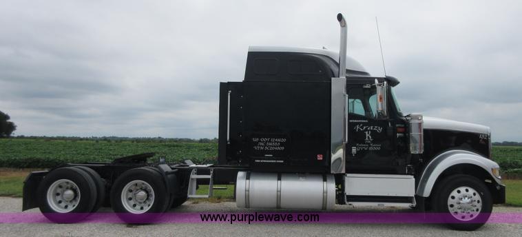 image for item I2005 2005 International 9900i semi truck