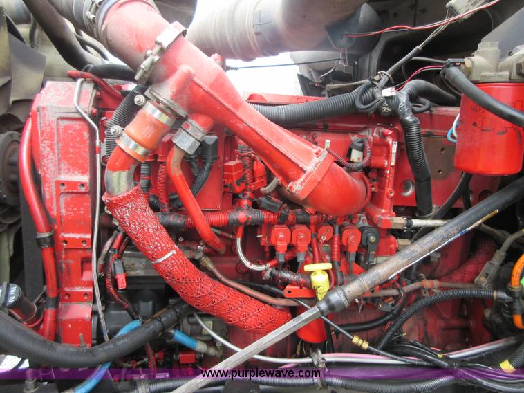 image for item I2005 2005 International 9900i semi truck