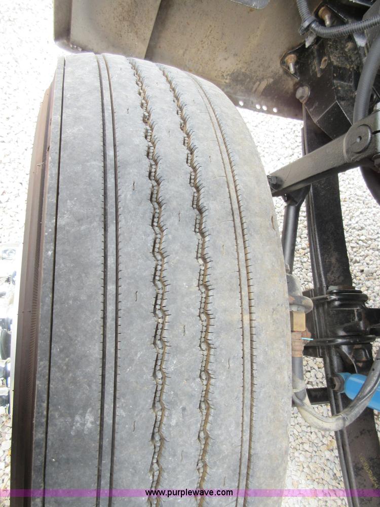 image for item I2005 2005 International 9900i semi truck