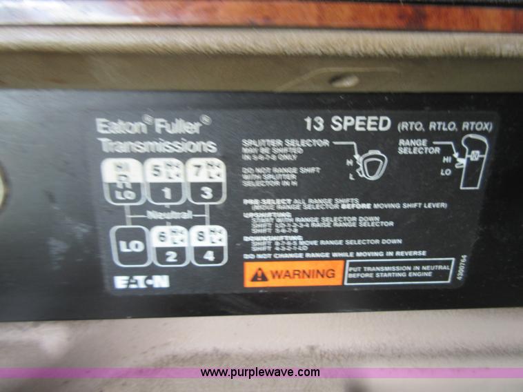 image for item I2005 2005 International 9900i semi truck