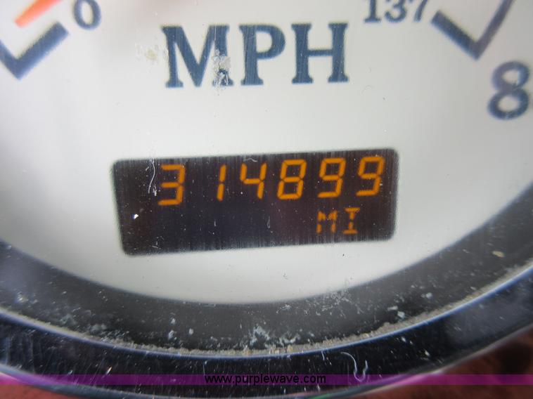 image for item I2005 2005 International 9900i semi truck