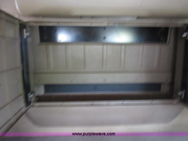 image for item I2005 2005 International 9900i semi truck