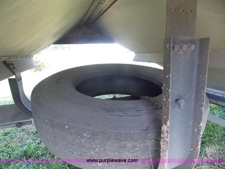 image for item J2705 2007 Timpte double hopper grain trailer