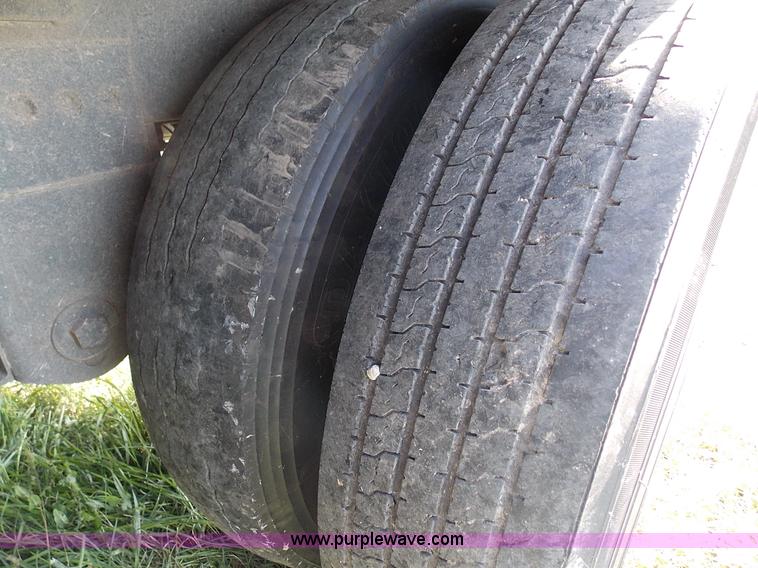 image for item J2705 2007 Timpte double hopper grain trailer