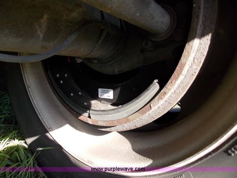 image for item J2705 2007 Timpte double hopper grain trailer