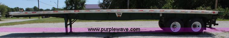 image for item J3552 2001 Great Dane GPAAR242 flatbed trailer