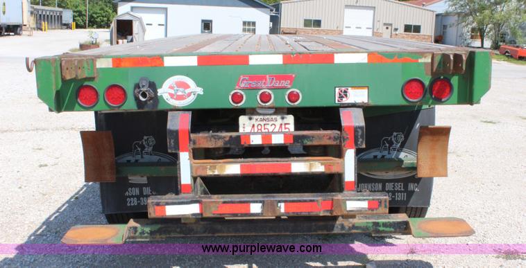 image for item J3552 2001 Great Dane GPAAR242 flatbed trailer