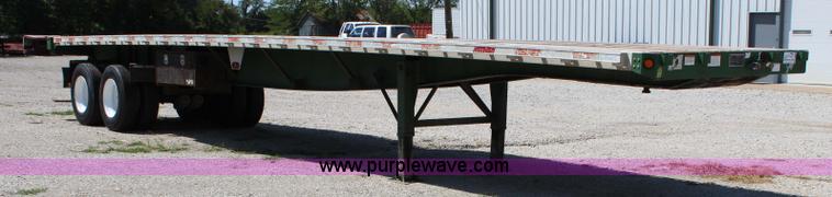 image for item J3552 2001 Great Dane GPAAR242 flatbed trailer