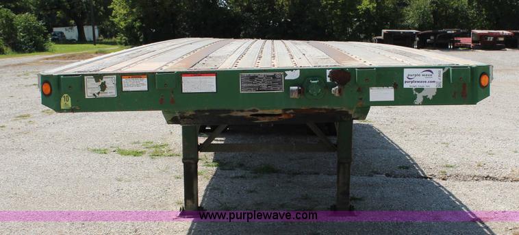 image for item J3552 2001 Great Dane GPAAR242 flatbed trailer